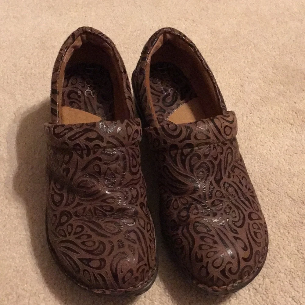b.o.c. Brown Embossed Shoes - Picture 2 of 15